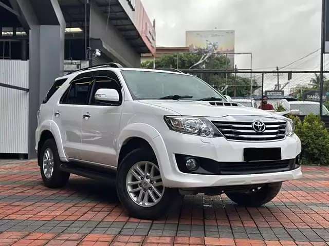 Toyota Fortuner 4x2 AT
