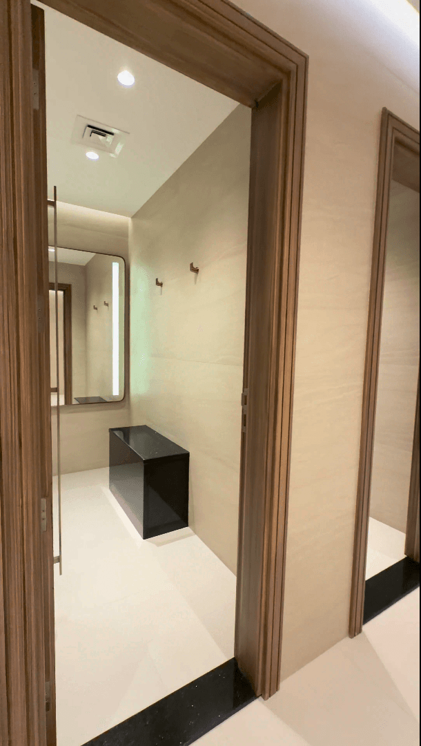 Minimalist Dressing Room - Mirror Bench Set